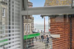 2 Bed Flat - Sleeps 2 - Parking - Wifi