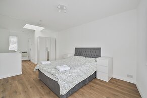 2 Bed Flat - Sleeps 2 - Parking - Wifi