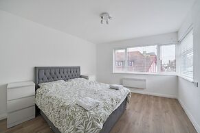 2 Bed Flat - Sleeps 2 - Parking - Wifi