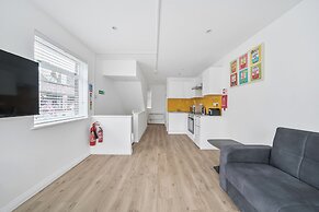 2 Bed Flat - Sleeps 2 - Parking - Wifi