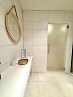 Spacious duplex in the center