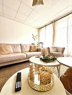 Spacious duplex in the center