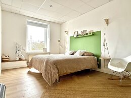 Spacious duplex in the center