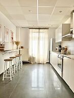 Spacious duplex in the center