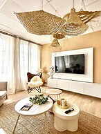 Spacious duplex in the center