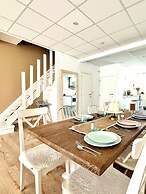 Spacious duplex in the center