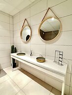 Spacious duplex in the center