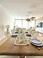 Spacious duplex in the center