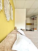 Spacious duplex in the center