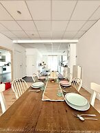 Spacious duplex in the center