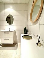 Spacious duplex in the center