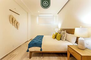 Luxury 2 BR Condo - Oceanview Pool - Gym