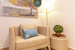 Luxury 2 BR Condo - Oceanview Pool - Gym
