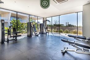 Luxury 2 BR Condo - Oceanview Pool - Gym