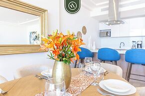 Luxury 2 BR Condo - Oceanview Pool - Gym