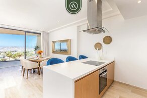 Luxury 2 BR Condo - Oceanview Pool - Gym