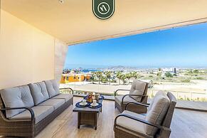 Luxury 2 BR Condo - Oceanview Pool - Gym