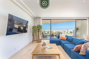 Luxury 2 BR Condo - Oceanview Pool - Gym