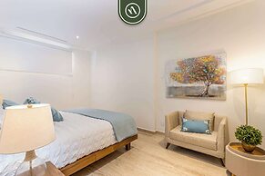 Luxury 2 BR Condo - Oceanview Pool - Gym