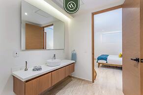 Luxury 2 BR Condo - Oceanview Pool - Gym