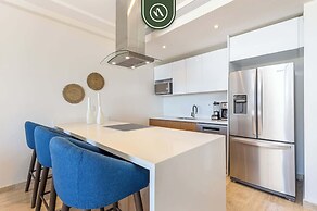 Luxury 2 BR Condo - Oceanview Pool - Gym