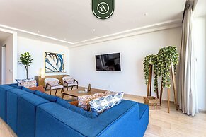 Luxury 2 BR Condo - Oceanview Pool - Gym