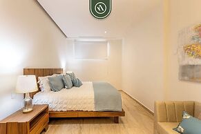 Luxury 2 BR Condo - Oceanview Pool - Gym