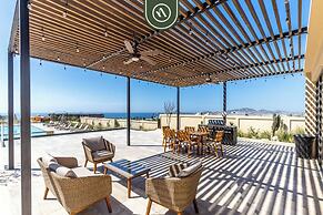 Luxury 2 BR Condo - Oceanview Pool - Gym