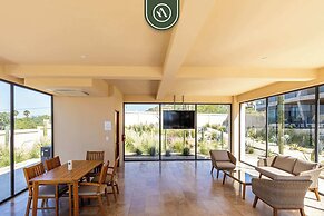 Luxury 2 BR Condo - Oceanview Pool - Gym