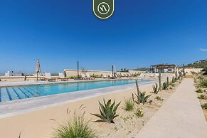 Luxury 2 BR Condo - Oceanview Pool - Gym