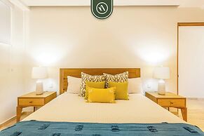 Luxury 2 BR Condo - Oceanview Pool - Gym