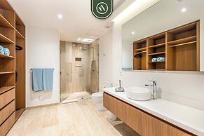 Luxury 2 BR Condo - Oceanview Pool - Gym