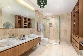Luxury 2 BR Condo - Oceanview Pool - Gym