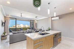 New 2 BR Condo With Private Terrace - BBQ