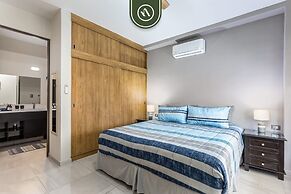 New 2 BR Condo With Private Terrace - BBQ