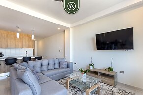 New 2 BR Condo With Private Terrace - BBQ