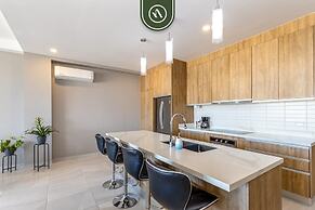New 2 BR Condo With Private Terrace - BBQ