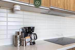 New 2 BR Condo With Private Terrace - BBQ