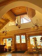 Bear's Claw Lodge