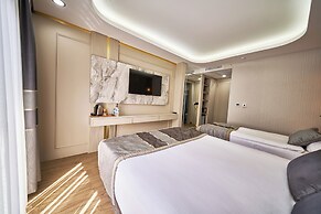 Elysia Hotel