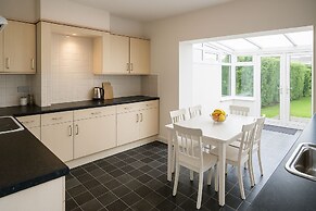 Rylstone Retreat - 4 Bedroom House in Reading