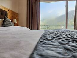 Heryk Hillview Hotel
