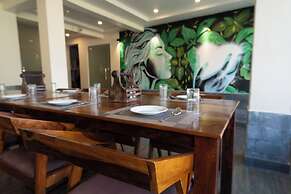 Heryk Hillview Hotel