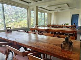 Heryk Hillview Hotel