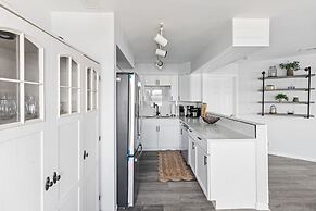 Renovated River Home Hot Tub Sauna Game Room