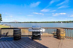 Renovated River Home Hot Tub Sauna Game Room