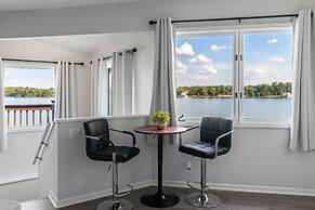 Renovated River Home Hot Tub Sauna Game Room