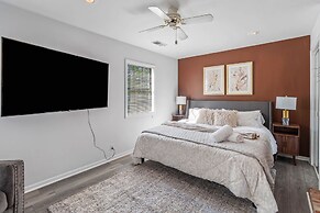 Renovated River Home Hot Tub Sauna Game Room