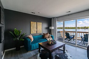 Renovated River Home Hot Tub Sauna Game Room