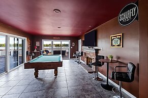 Renovated River Home Hot Tub Sauna Game Room